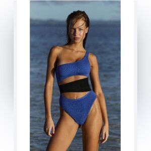 New Bond-eye Rico Cutout Women’s One Shoulder One Piece Swimsuit OS Ribbed NWT